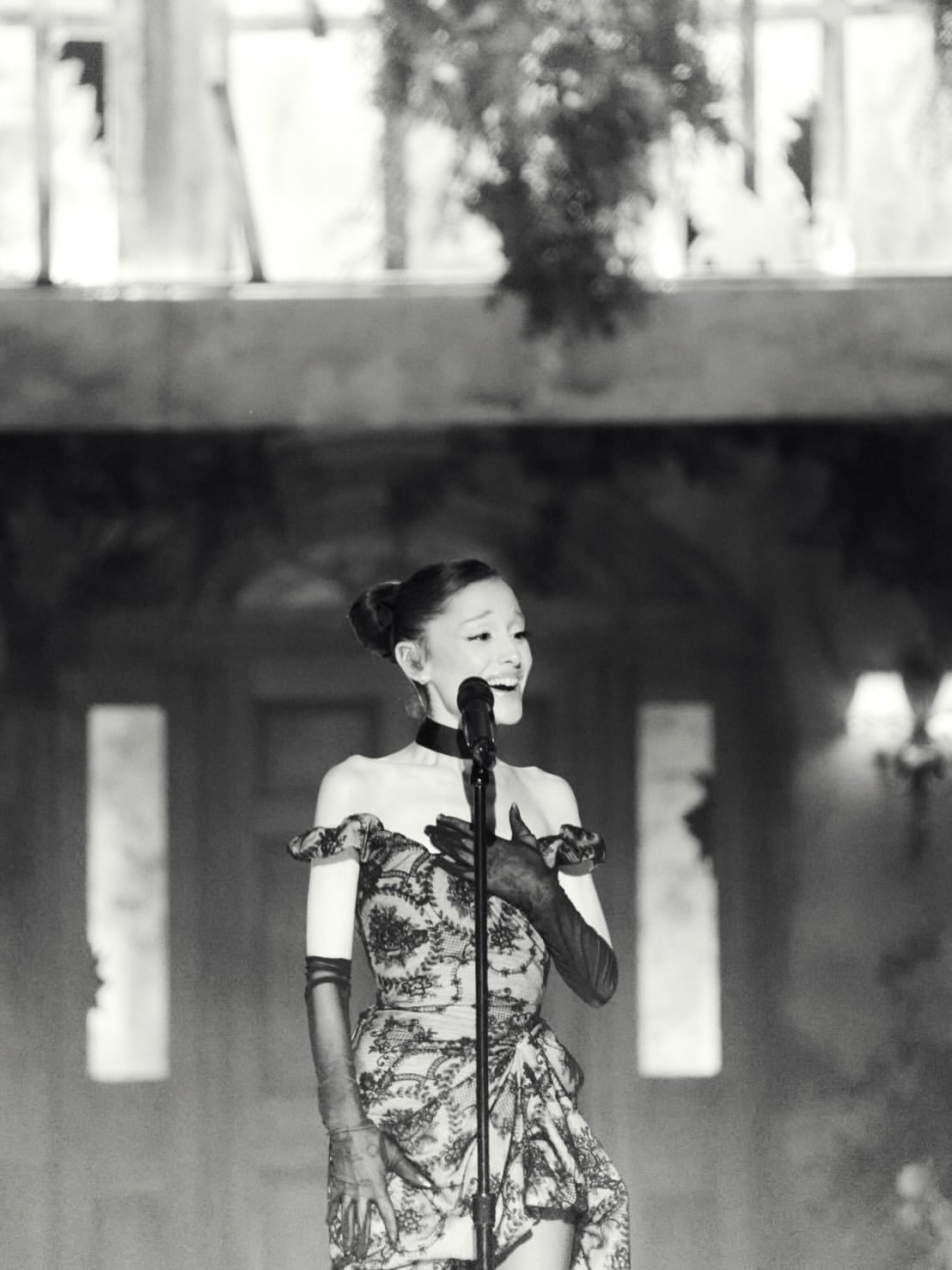 vi sao ariana grande quyet dinh bien mat sau anh hao quang hinh anh 3