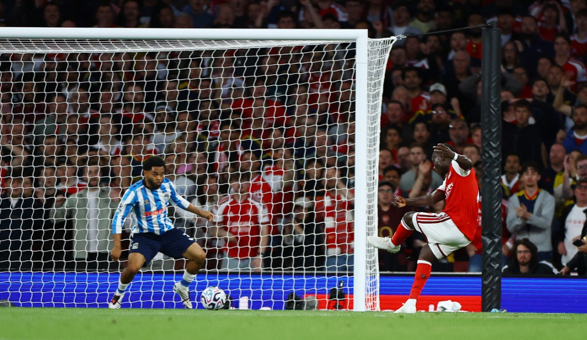 truc tiep arsenal 3-0 coventry phao thu lien tuc ghi ban hinh anh 4