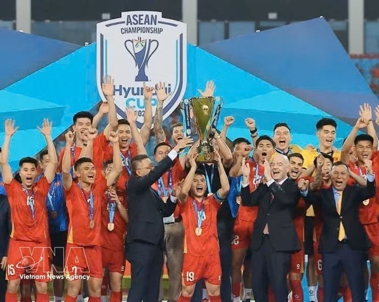 pm congratulates vietnam s national football team on asean cup triumph picture 1