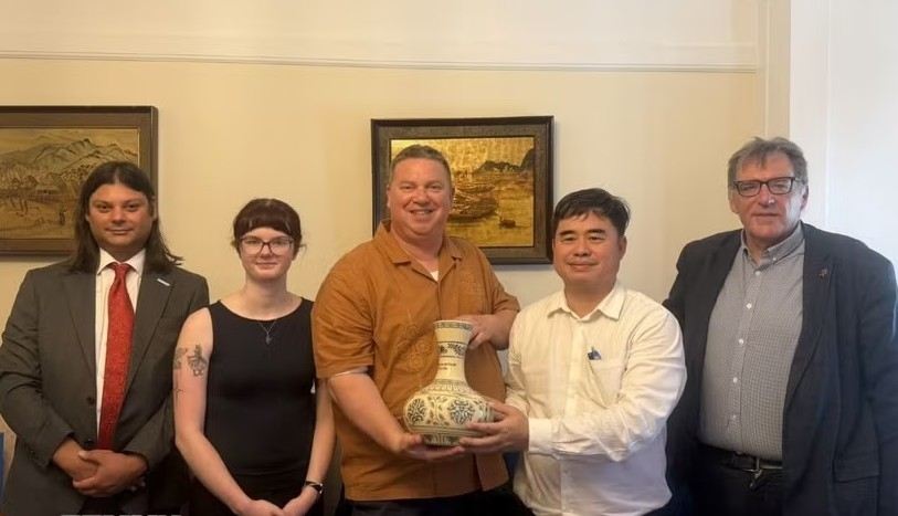 communist review delegation expands media and academic ties with uk picture 1