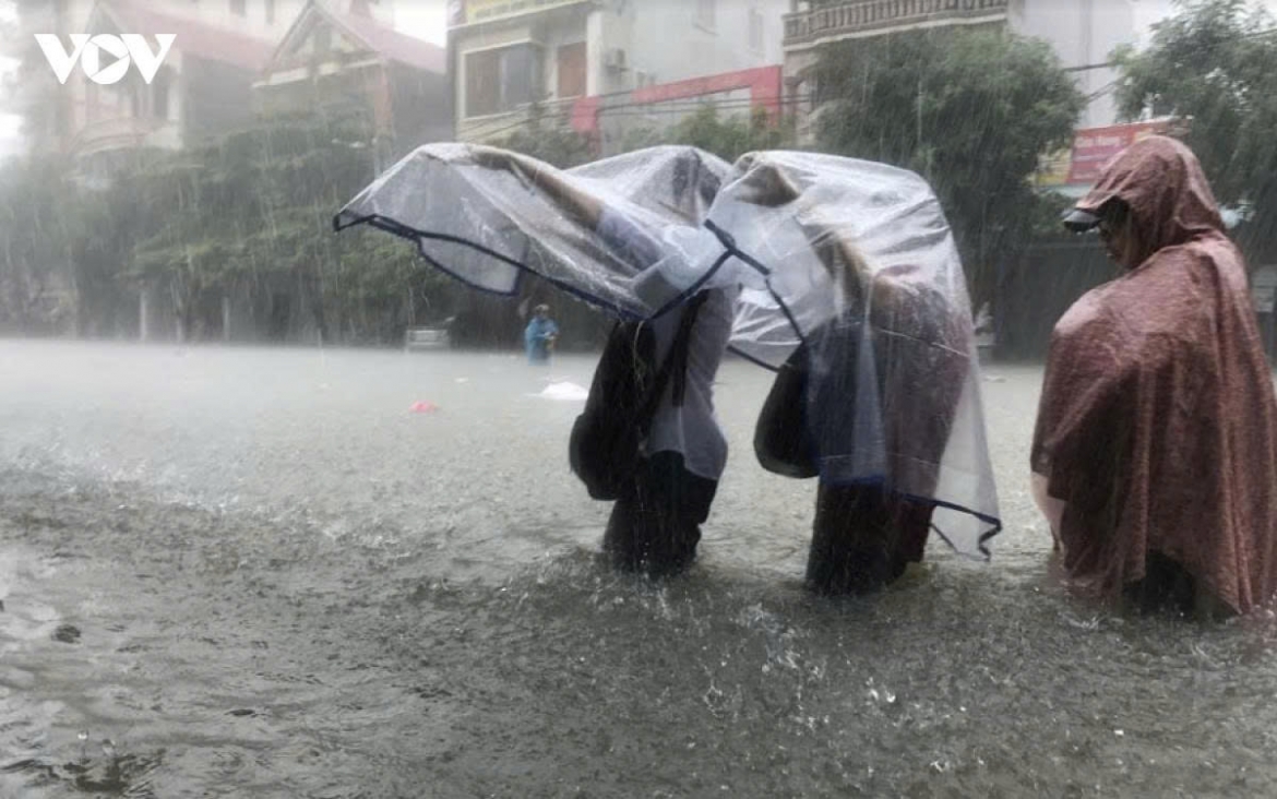 thoi tiet ngay 6 8 bac bo mua lon, ha noi co noi mua rat to hinh anh 1