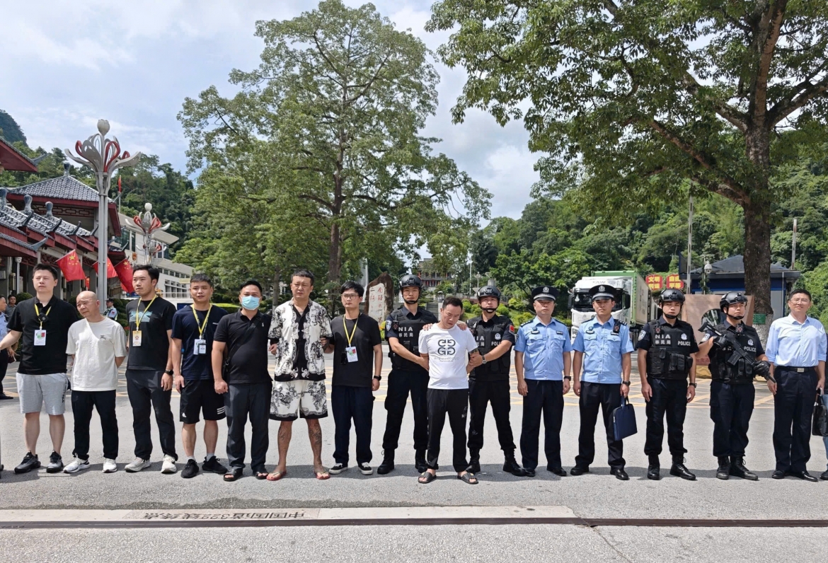 5 nguoi quoc tich trung quoc bi truy na quoc te sa luoi o Da nang hinh anh 3