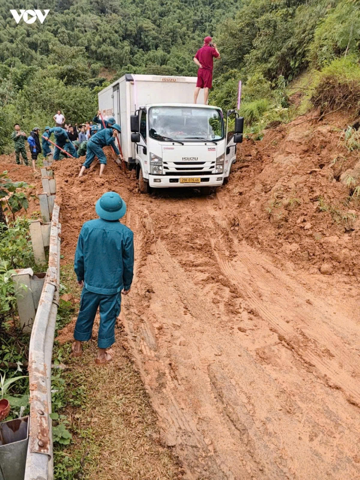 hanh dong khan khac phuc hau qua bao so 4 va mua lu hinh anh 1