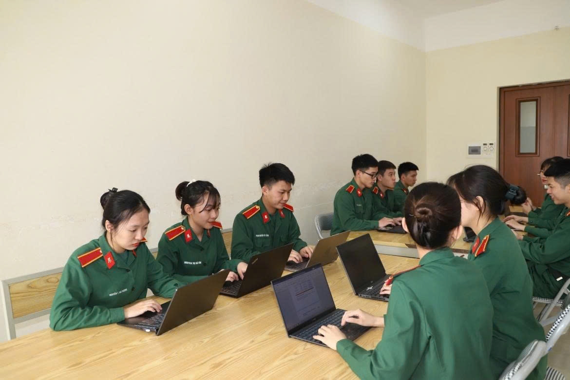 ren ban linh chien si so bao ve nen tang tu tuong cua Dang hinh anh 2