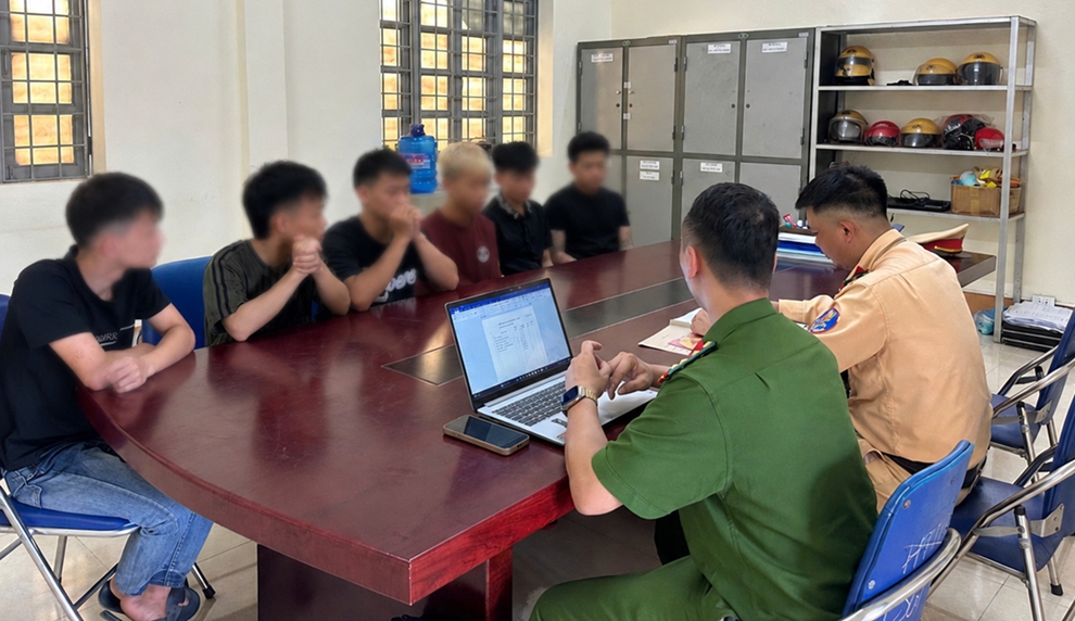 xuat hien tren mang xa hoi voi hinh anh boc dau , nhom thanh nien bi xu ly hinh anh 1