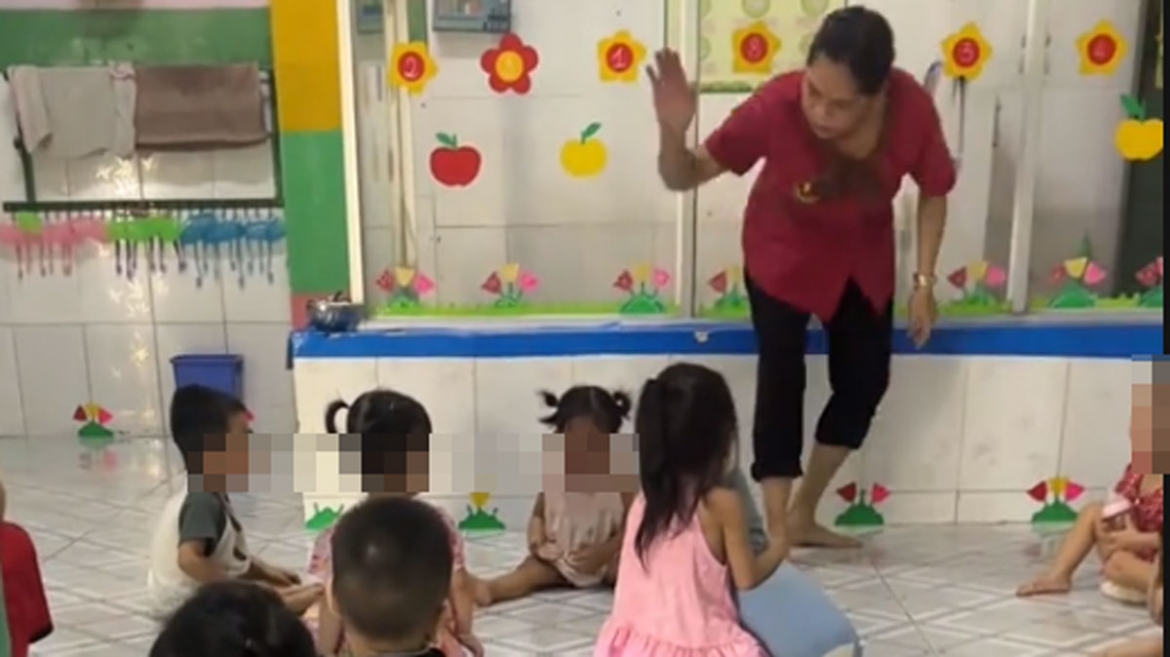 xac minh lam ro video bao mau danh, ban day thun vao chan tre mam non o tp.hcm hinh anh 1