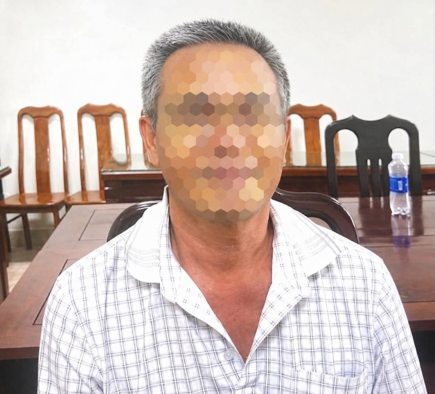 bat giu doi tuong lua dao ban suat tai dinh cu o ca mau hinh anh 1