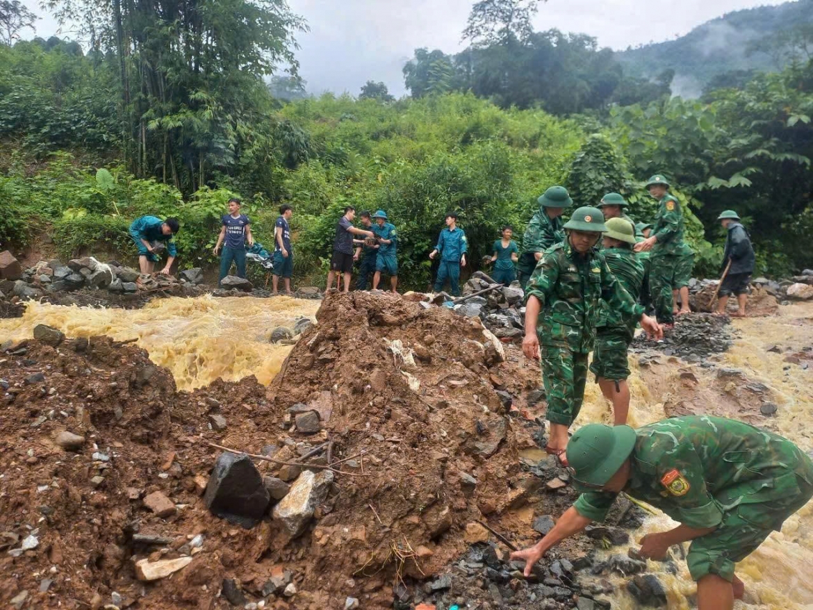 thanh hoa khan truong khac phuc sat lo tren quoc lo 15c qua ban tao hinh anh 3