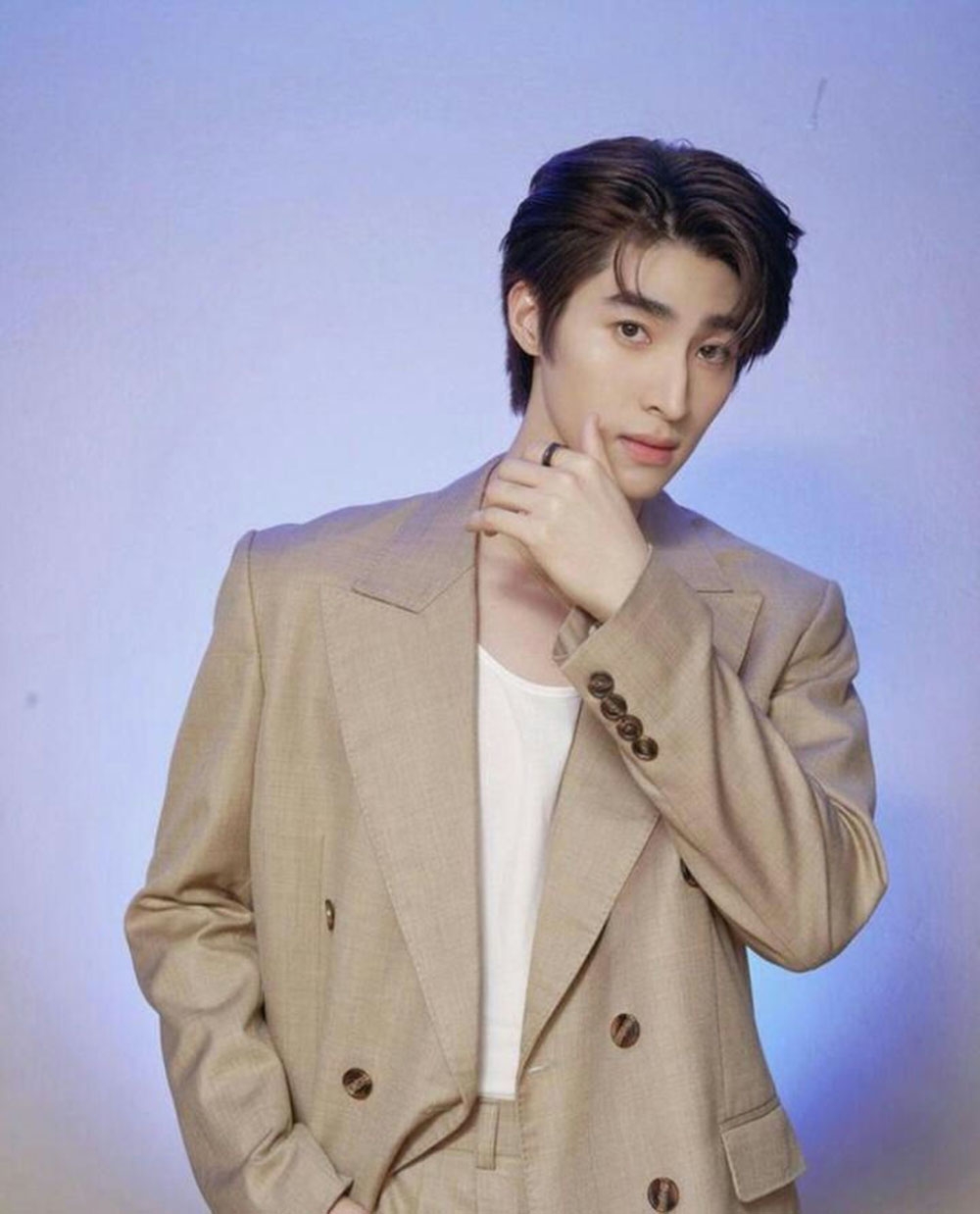 ngoi sao moi noi thai lan blue pongtiwat va lisa cua blackpink hen ho hinh anh 2
