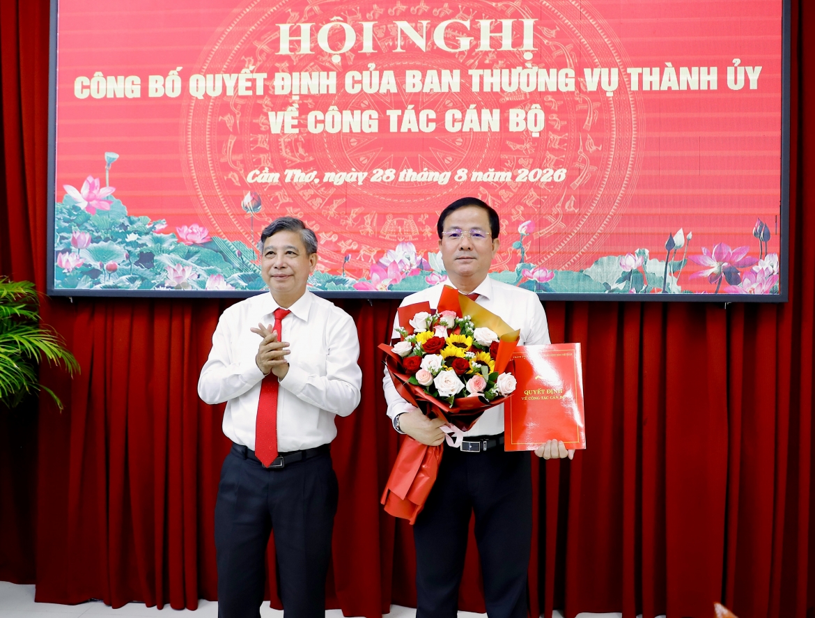 Ong tran van huyen giu chuc bi thu Dang uy cac co quan Dang thanh pho can tho hinh anh 1