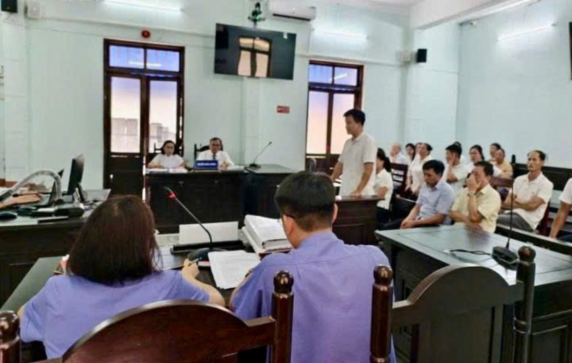 hue cuu pho vien truong va cuu tham phan linh an tu vi nhan hoi lo hinh anh 2