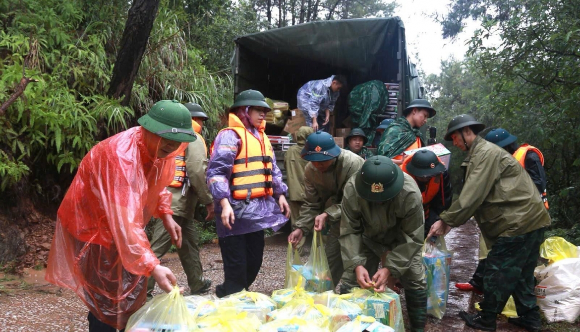 huy dong hon 6.000 nguoi ung cuu, ho tro dan vung mua lu hinh anh 6