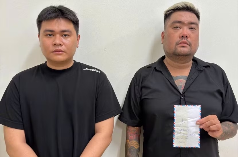 bat qua tang hai thanh nien mang can sa trong nguoi hinh anh 1
