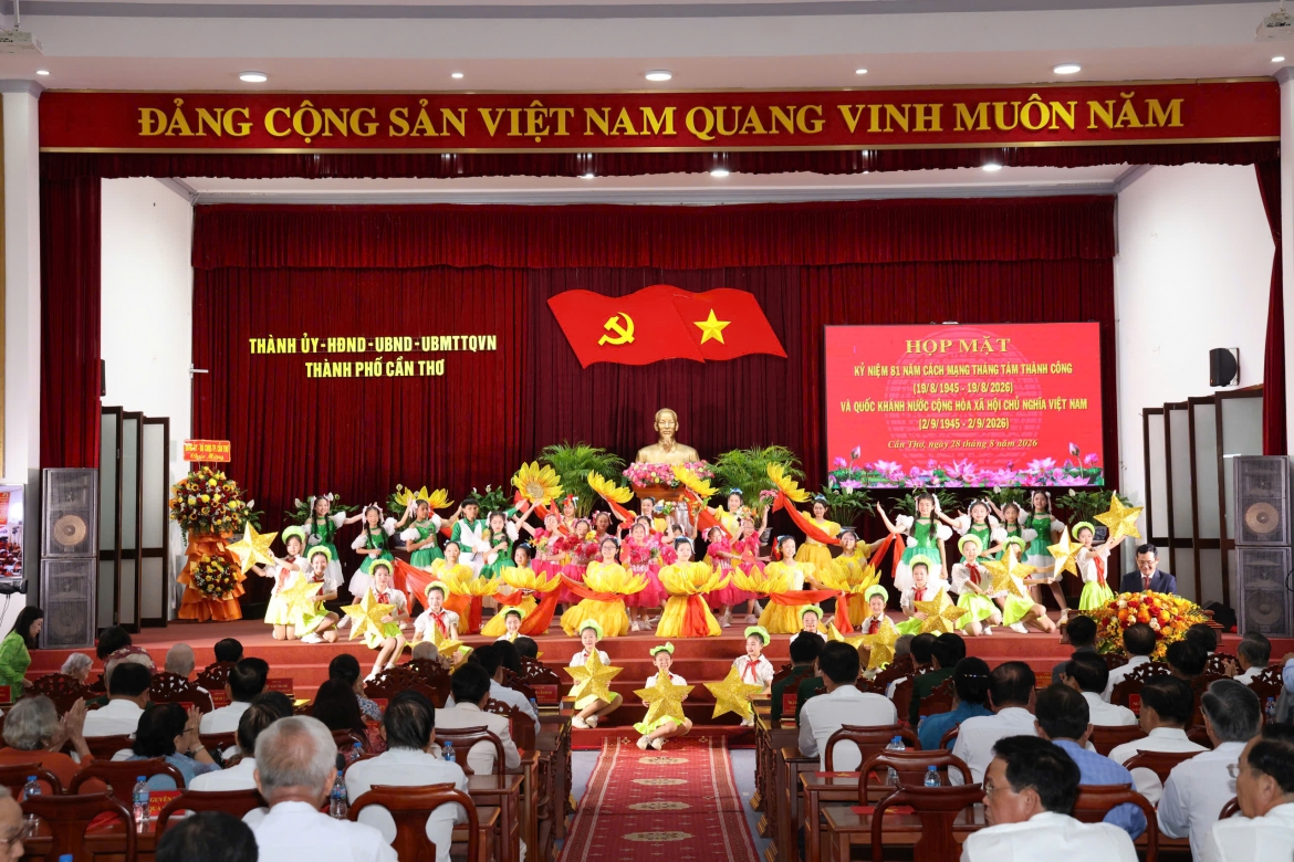 can tho hop mat ky niem 81 nam cach mang thang tam va quoc khanh 2 9 hinh anh 1