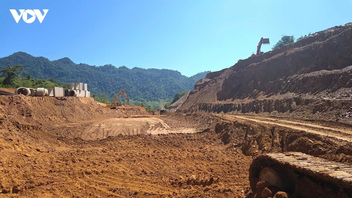 bo xay dung de nghi can doi von dau tu du an cao toc hoa binh - moc chau hinh anh 1