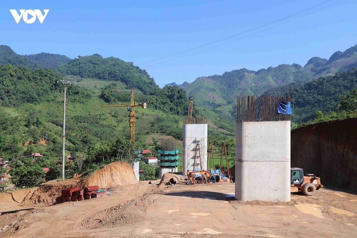 bo xay dung de nghi can doi von dau tu du an cao toc hoa binh - moc chau hinh anh 2