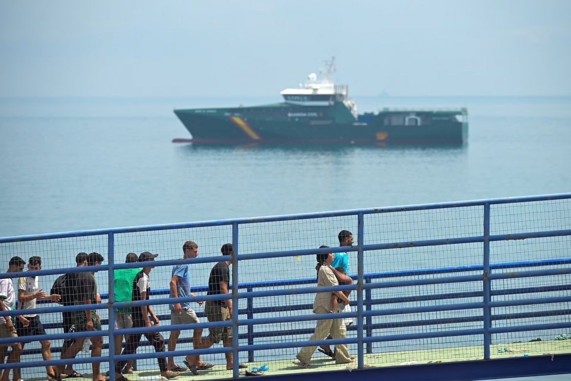 eu, tay ban nha kiem soat khung hoang di cu tai ceuta, italia siet chat bien gioi hinh anh 1