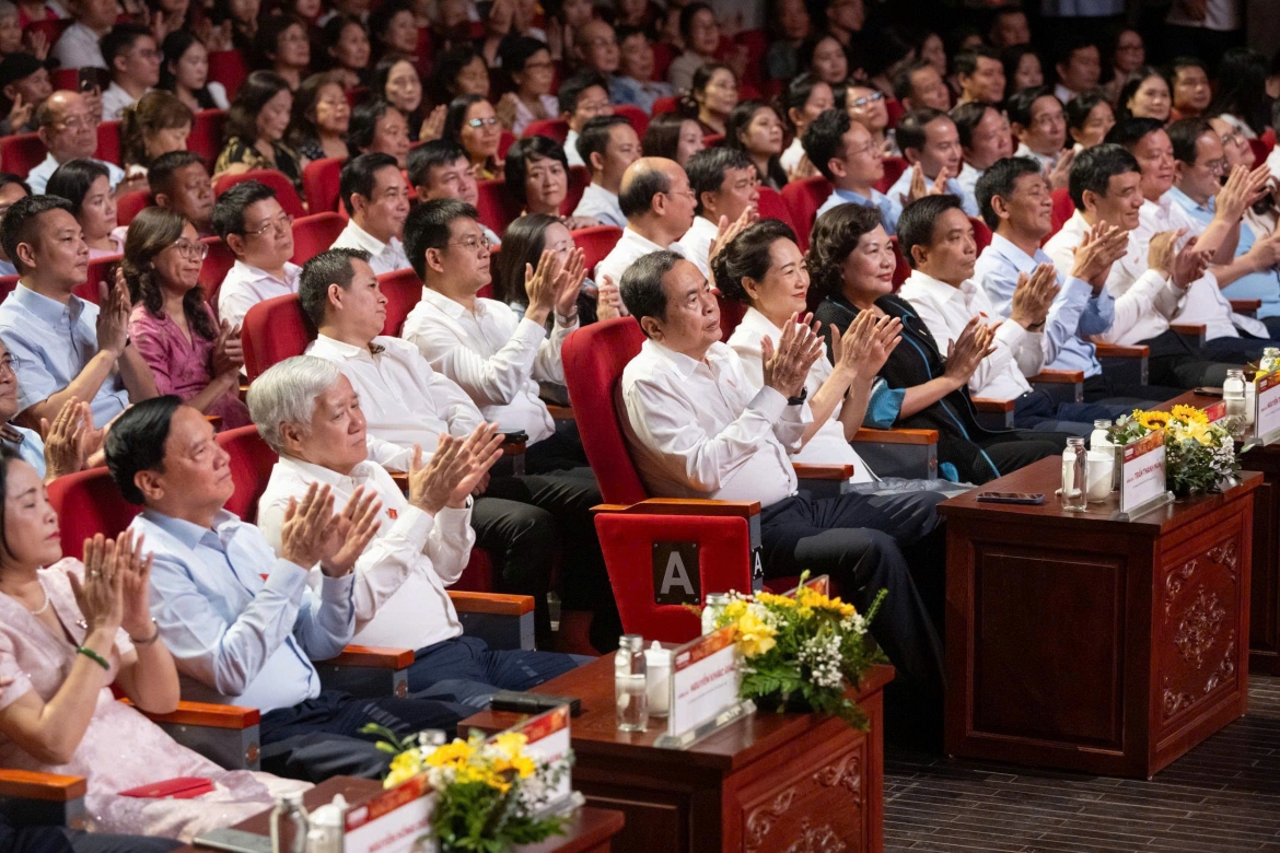 chu tich quoc hoi du chuong trinh nghe thuat chinh luan nang ba Dinh hinh anh 1