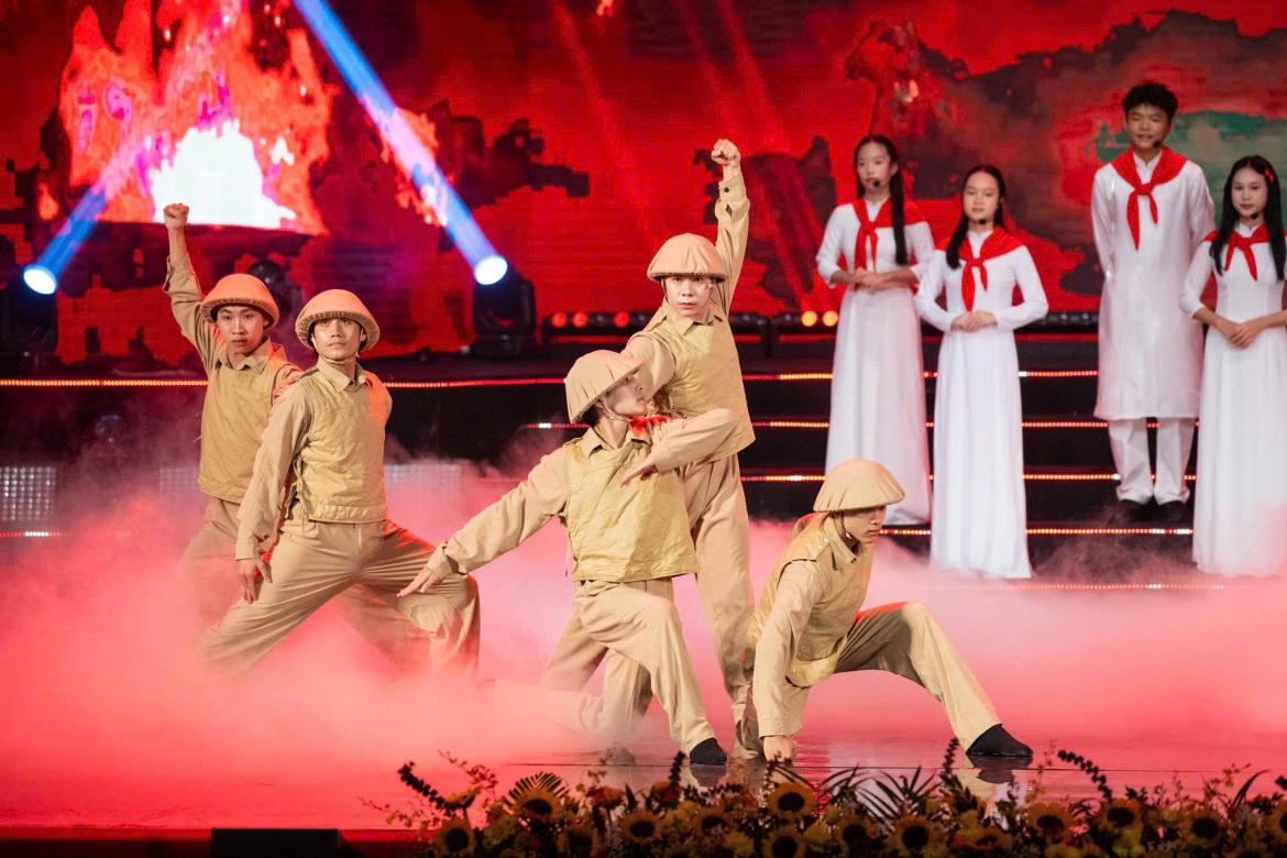 chu tich quoc hoi du chuong trinh nghe thuat chinh luan nang ba Dinh hinh anh 2