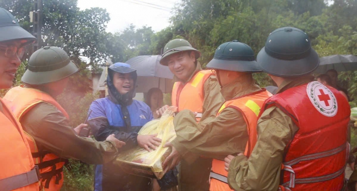 huy dong hon 6.000 nguoi ung cuu, ho tro dan vung mua lu hinh anh 5