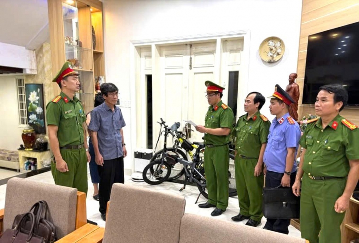 khoi to giam doc ban quan ly du an Dau tu xay dung va phat trien do thi tp hue hinh anh 2