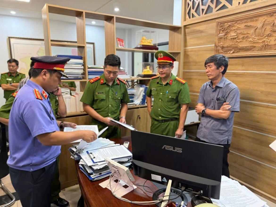 khoi to giam doc ban quan ly du an Dau tu xay dung va phat trien do thi tp hue hinh anh 3