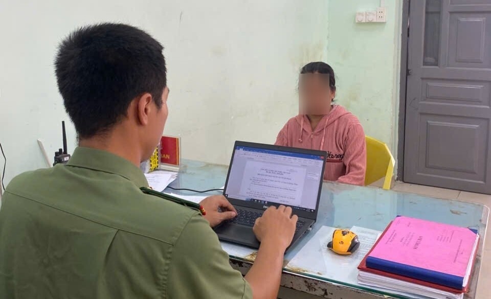 cong an xu ly vu bao mau co hanh vi bao hanh tre em tai tp.hcm hinh anh 1