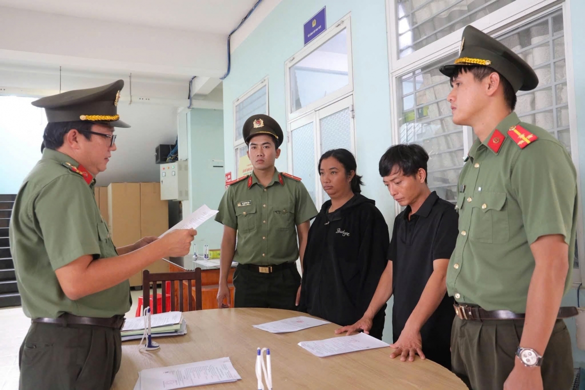 khoi to vo chong giam doc cong ty to chuc cho nguoi nuoc ngoai o lai trai phep hinh anh 1