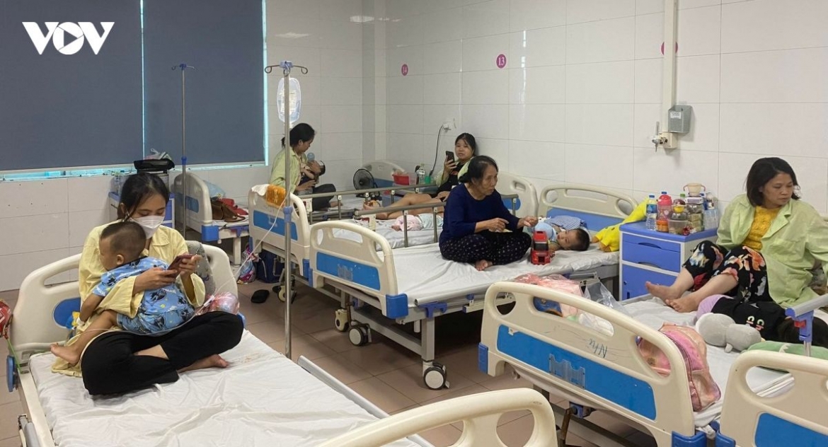hanoi sees rise in pediatric covid-19 hospitalisations with high fever picture 1