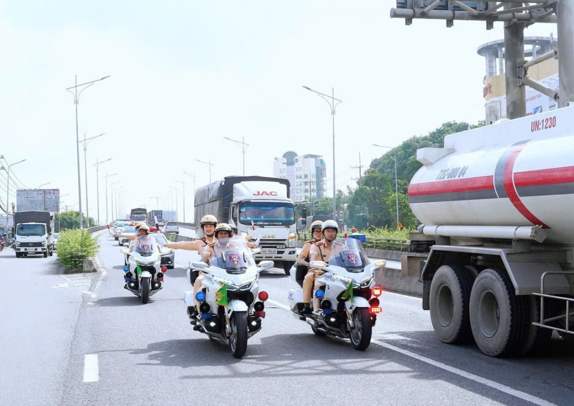 Dong nai mo cao diem xu ly vi pham xe khach, keo giam tai nan giao thong hinh anh 1