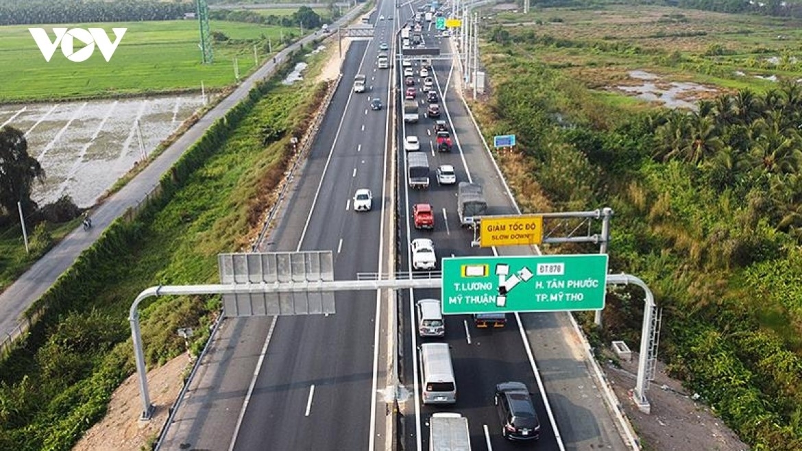xu phat loi khong giu khoang cach an toan tren cao toc tai xe con nhieu thac mac hinh anh 3