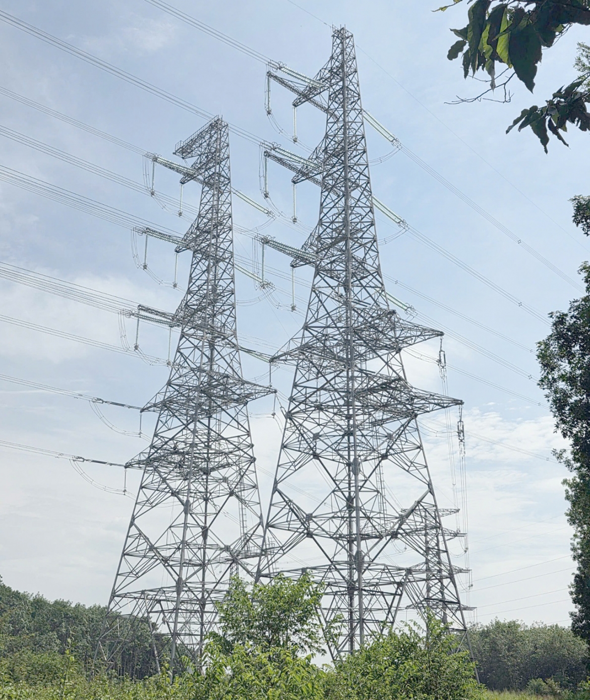 Dong dien 2 mach duong day 220kv chon thanh - ben cat, cung cap dien cho sinh hoat hinh anh 1