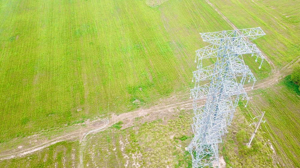 Đóng điện 2 mạch đường dây 220kV Chơn Thành - Bến Cát, cung cấp điện cho sinh hoạt