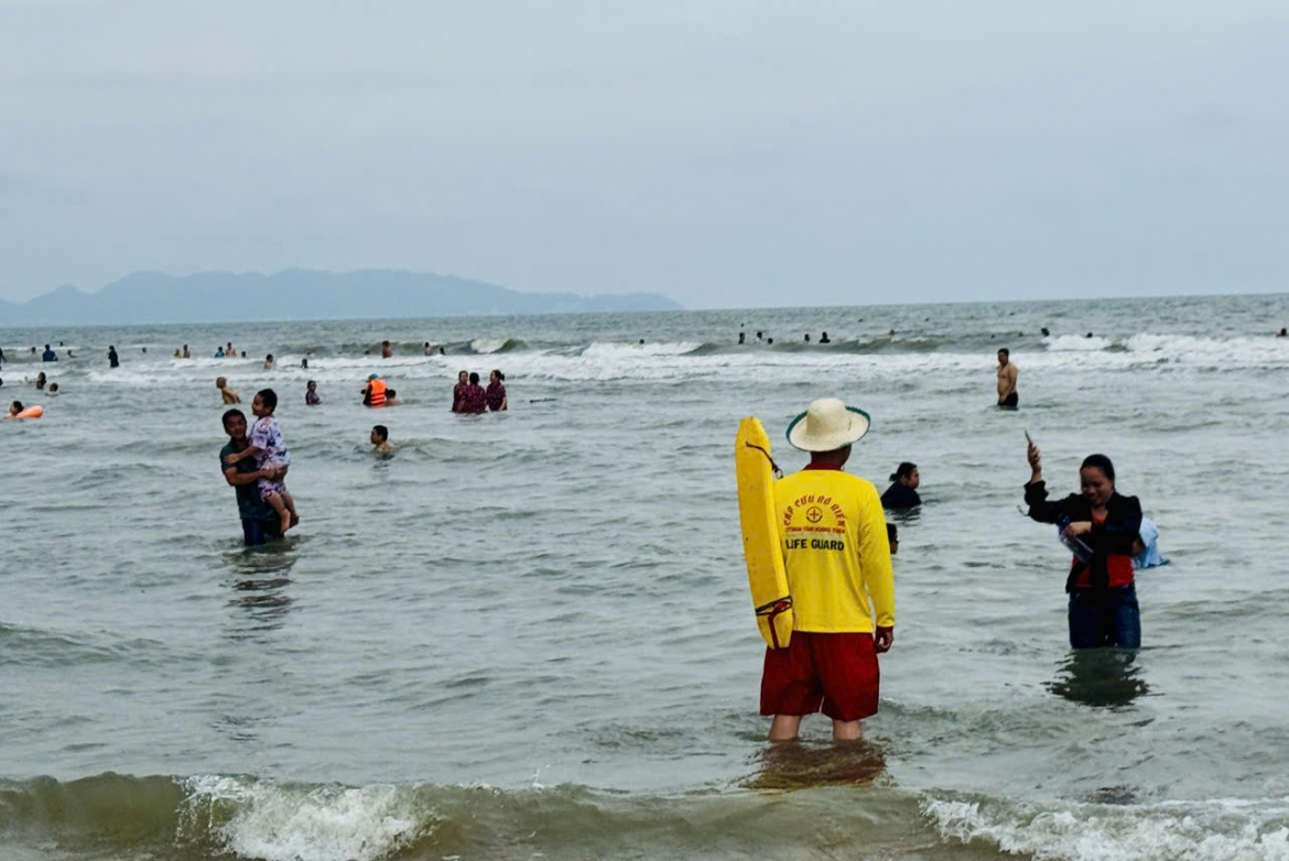 ngay dau ky nghi le, vung tau don kha dong khach tu noi thanh tp.hcm hinh anh 4