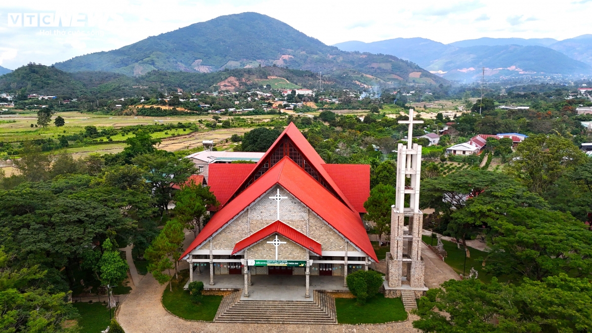 da tong stone church - a highland sanctuary built from mountain stones and faith picture 1