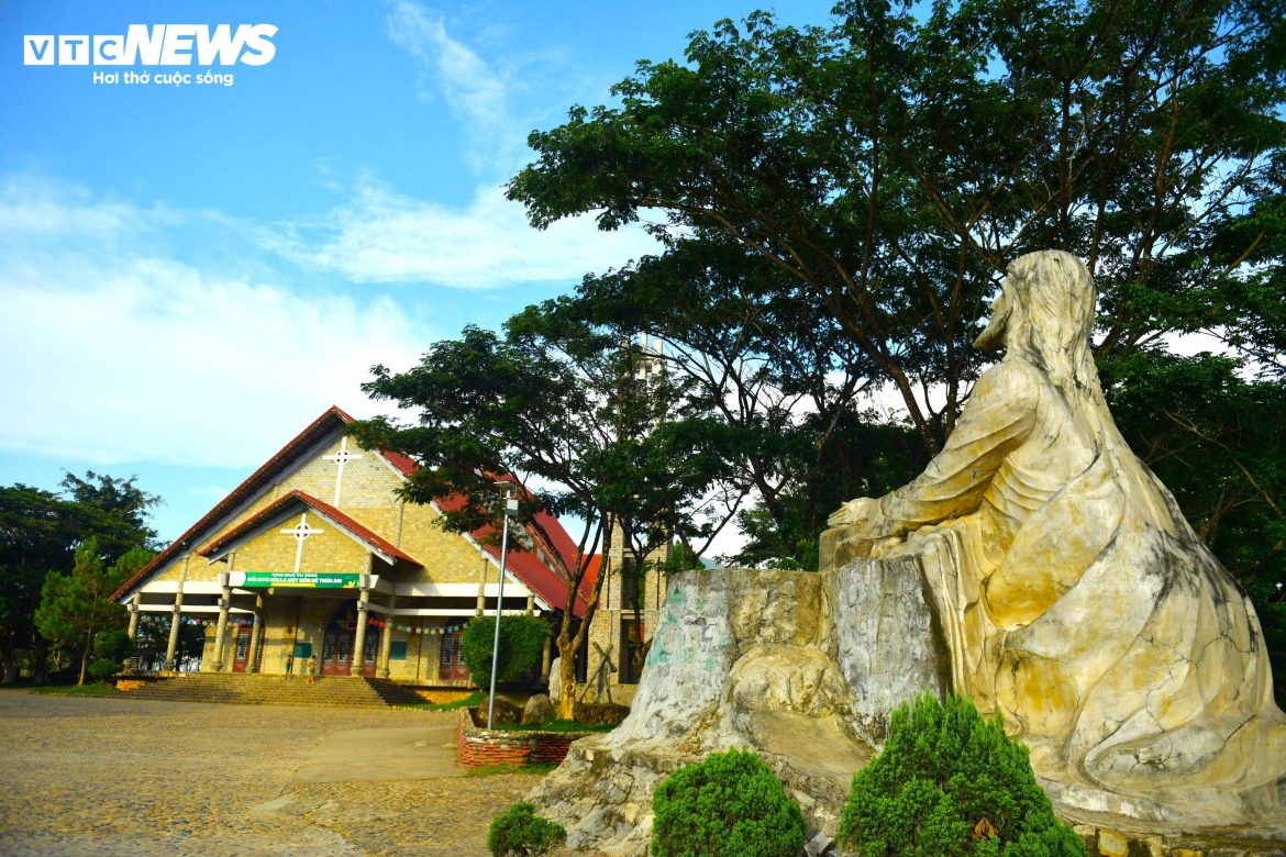 da tong stone church - a highland sanctuary built from mountain stones and faith picture 15
