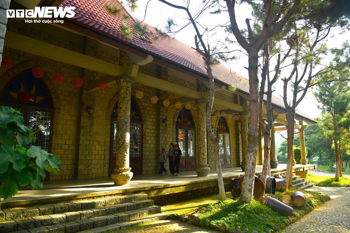 da tong stone church - a highland sanctuary built from mountain stones and faith picture 4