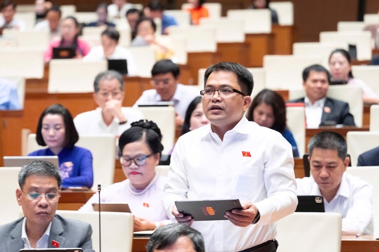 Dai bieu quoc hoi kien nghi uu tien quy dat xay nha o cong vu sau sap nhap hinh anh 2