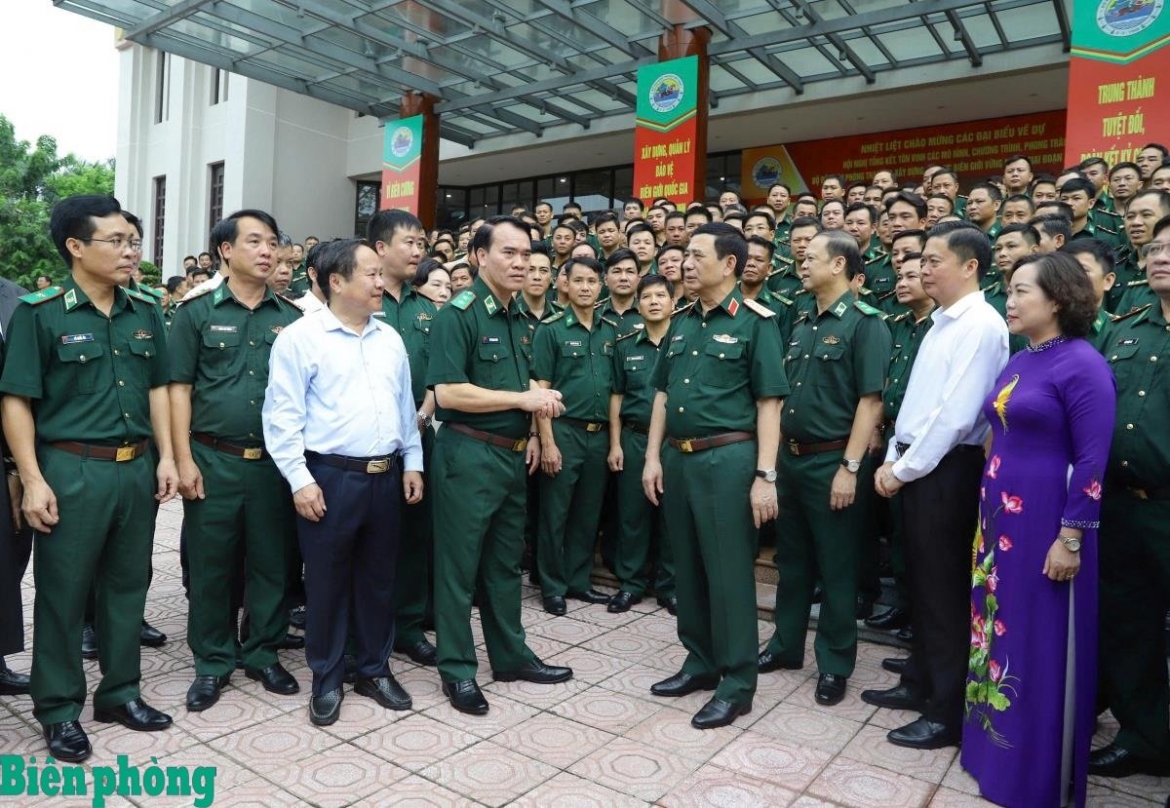 Dai tuong phan van giang xay dung khu vuc bien gioi vung manh, moi tac dat la diem tua phon vinh hinh anh 1
