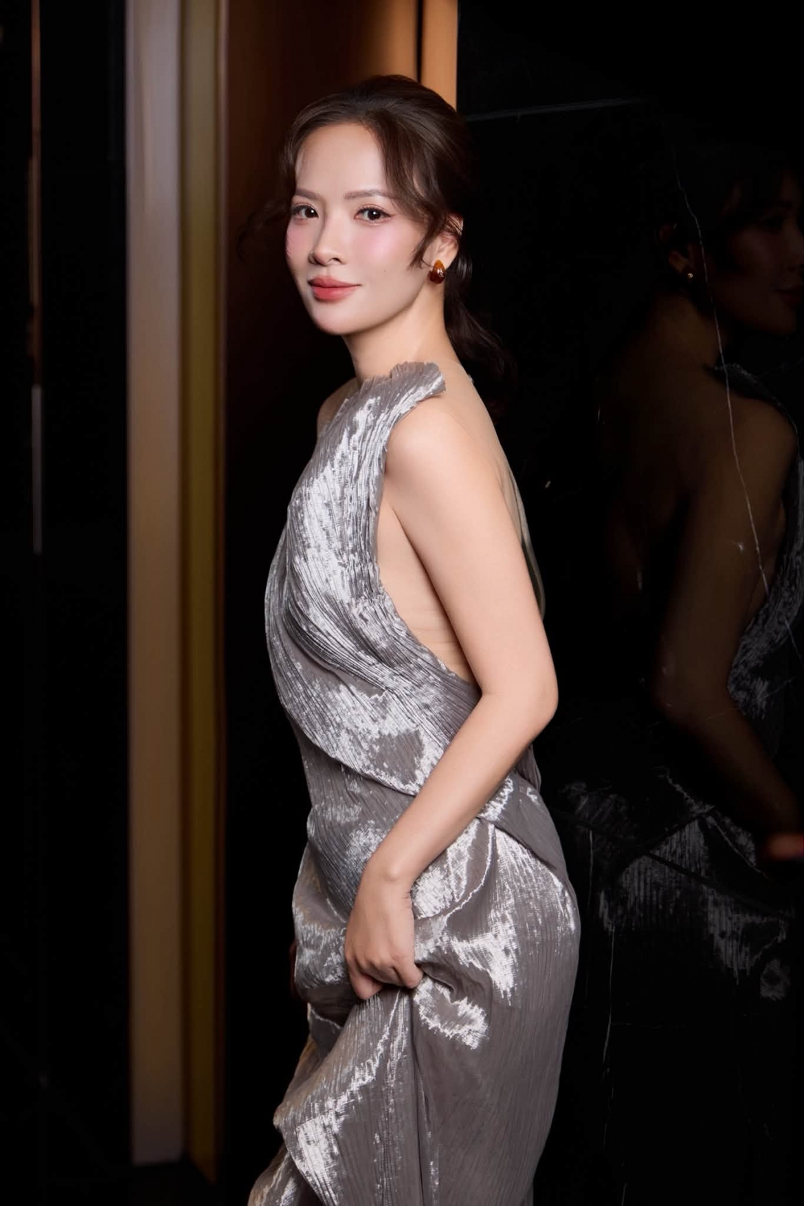 Dan le tai xuat tren phim truyen hinh, gay bat ngo voi chong va 2 con trai hinh anh 1