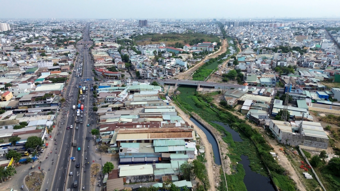 tp.hcm siet tien do giai ngan dau tu cong, canh bao the vang , the do hinh anh 1