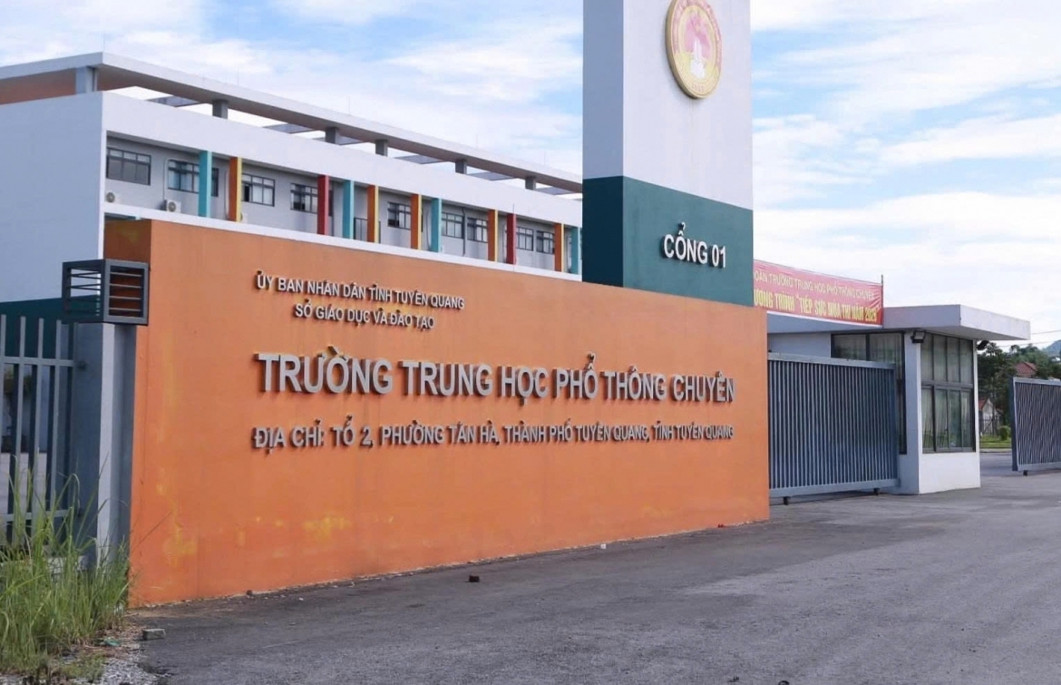 bo gd Dt huong dan thi lai tai diem thi truong thpt chuyen tuyen quang hinh anh 1