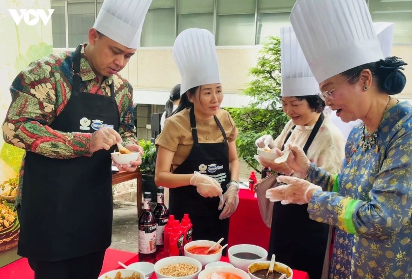 culinary diplomacy brings vietnamese flavors to foreign diplomats in hcm city picture 2
