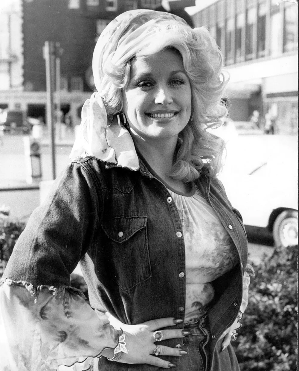 dolly parton tren man anh, mot bau vat cua hollywood voi ca tinh chan thuc hinh anh 3