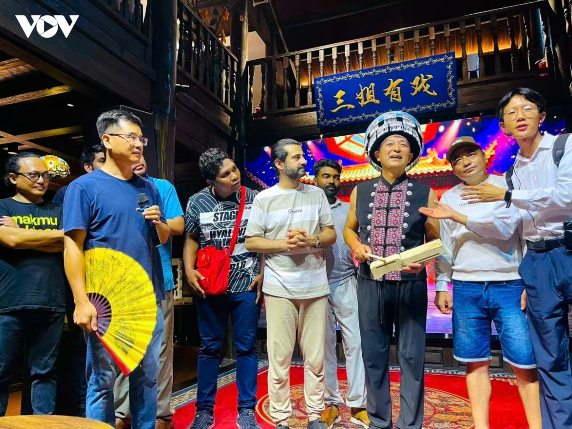 vi sao trung quoc day manh noi long chinh sach thi thuc hinh anh 1
