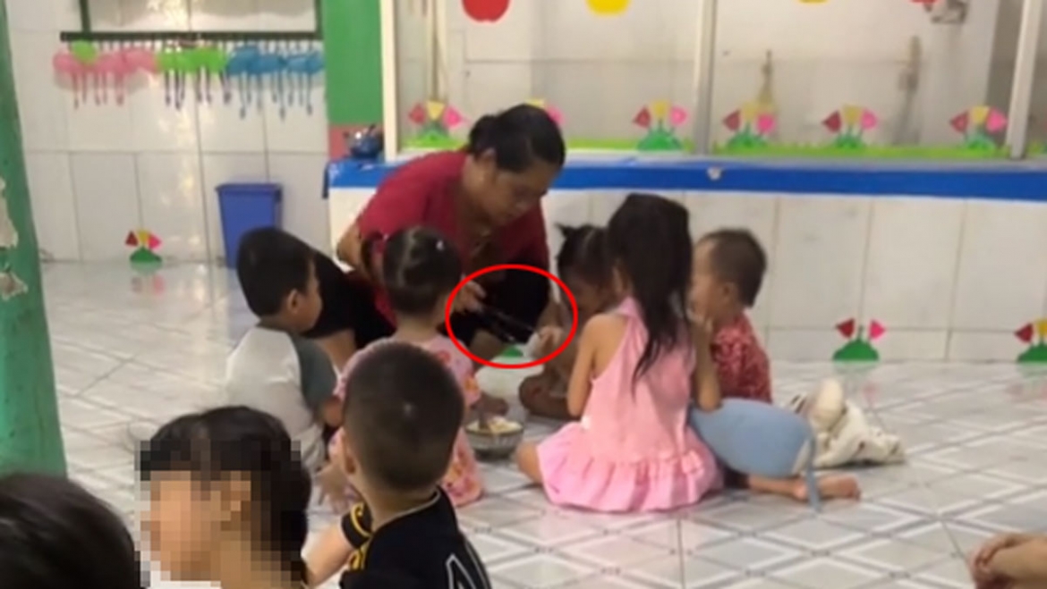 xac minh lam ro video bao mau danh, ban day thun vao chan tre mam non o tp.hcm hinh anh 2