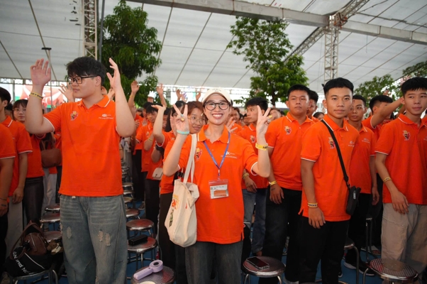 Rạng rỡ nụ cười tân sinh viên FPT Polytechnic: Trải nghiệm giá trị ngày “nhập ngũ”