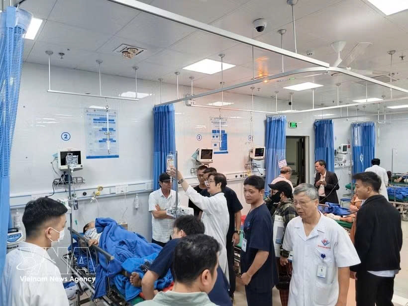 sleeper bus crash in central gia lai province leaves four dead picture 1