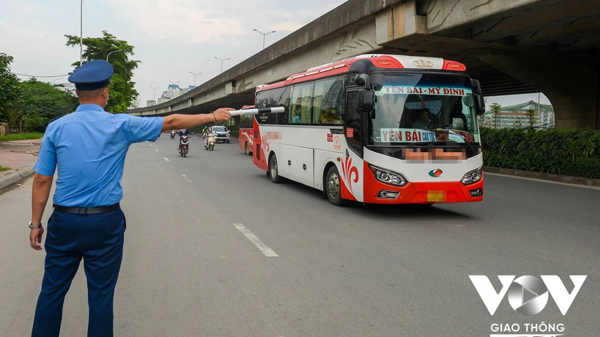 thu hoi giay phep kinh doanh de ngan xe hop dong tra hinh hinh anh 1
