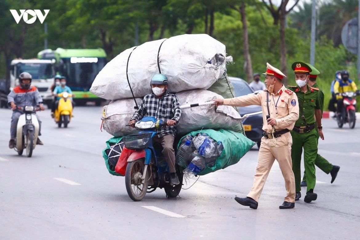 bao dam an toan giao thong dip nghi le 2 9 va hoc sinh den truong hinh anh 1
